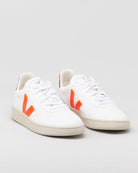 V-10 White Orange - VEJA | Risvolto.com