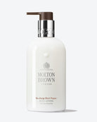 Re-Charge Black Pepper Bath & Shower Gel - MOLTON BROWN London | Risvolto.com